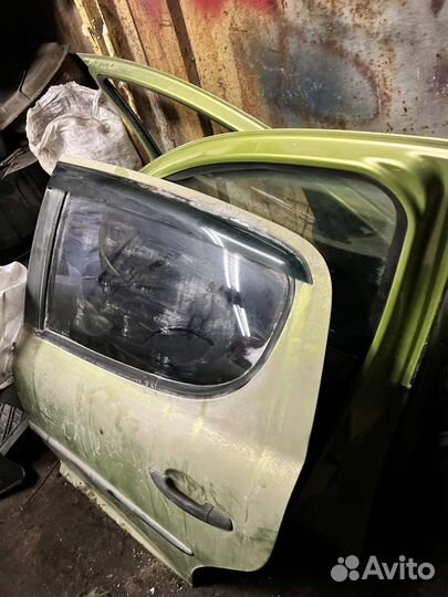 В разборке Peugeot 207