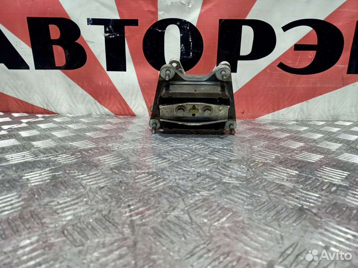 Задняя подушка АКПП Ауди А6 С6 3.2