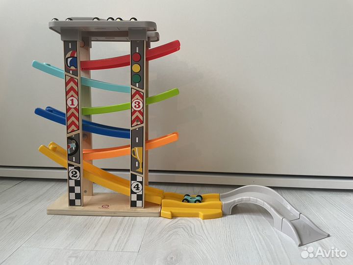 Автотрек. Скоростной спуск с 6 машинками