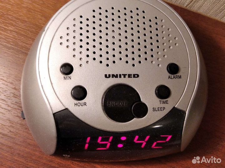 Электронные часы с радиоприемником