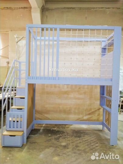 Детская кровать чердак домик с лестницей комодом