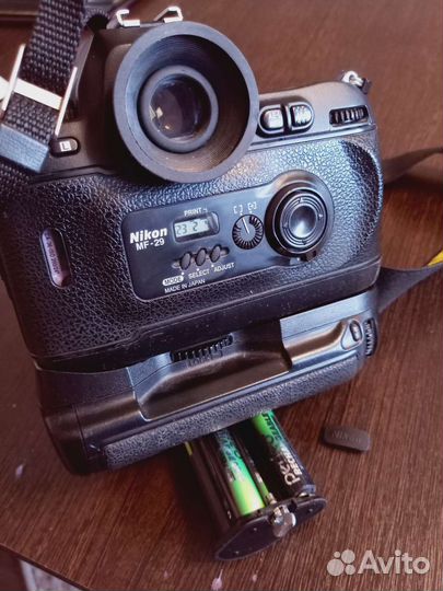 Nikon f100 с бат.ручкой
