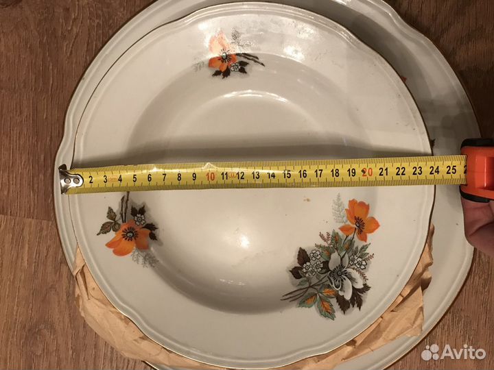 Набор столовой посуды супница и тарелки