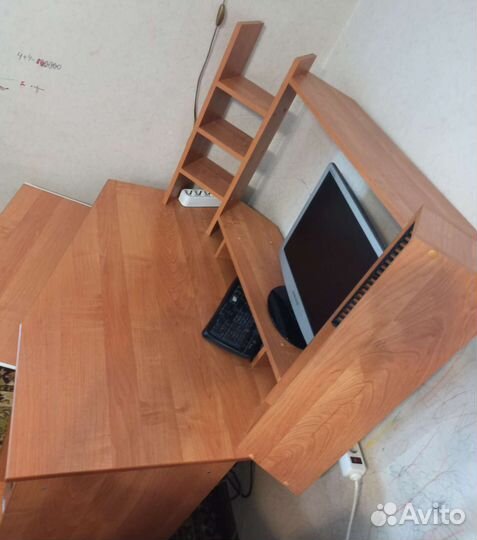 Продам компьютерный стол