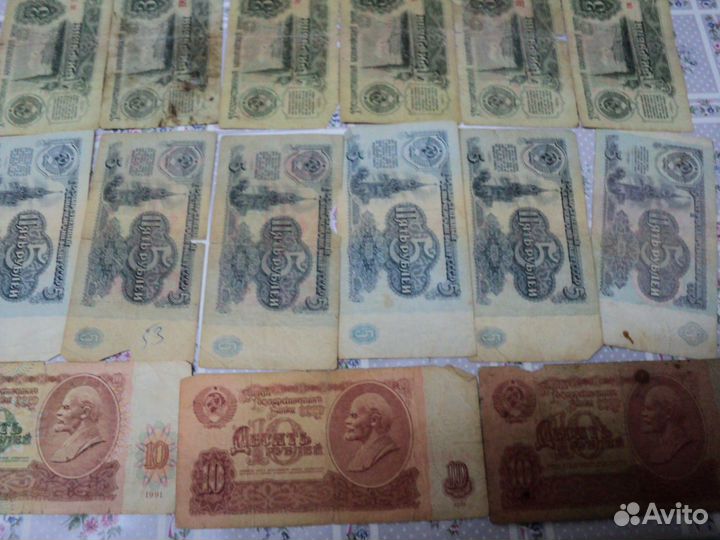 Много мелочи и банкноты СССР