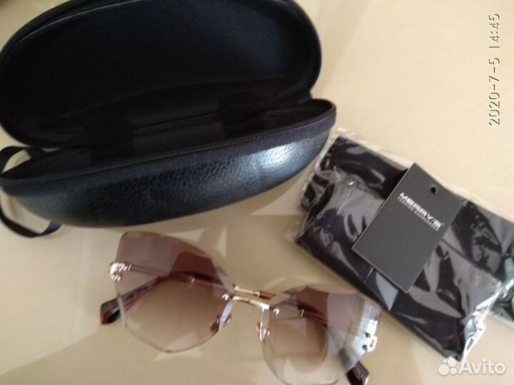 Очки солнцезащитные