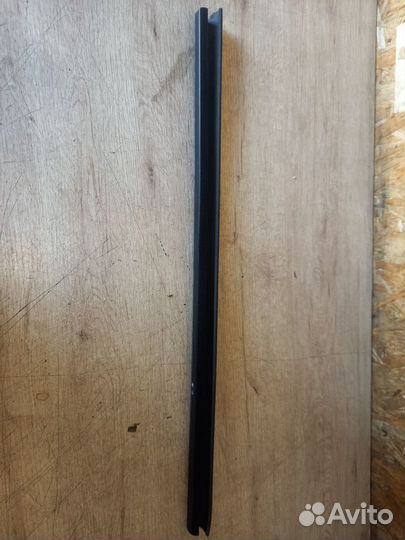 Накладка стекла заднего левого Ford Kuga 1