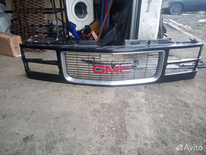 Решетка радиатора GMC