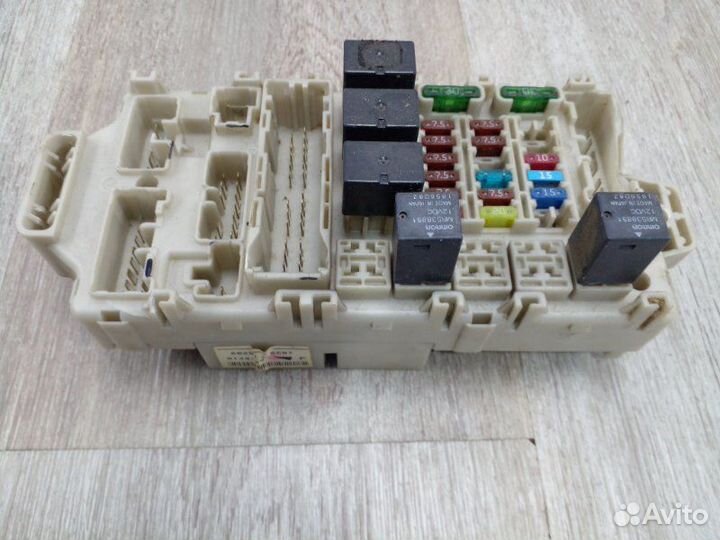 Блок предохранителей Mitsubishi Lancer 9 1.6 2005