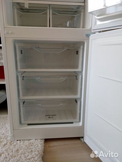 Холодильник Indesit ITF 118W Total no frost новый