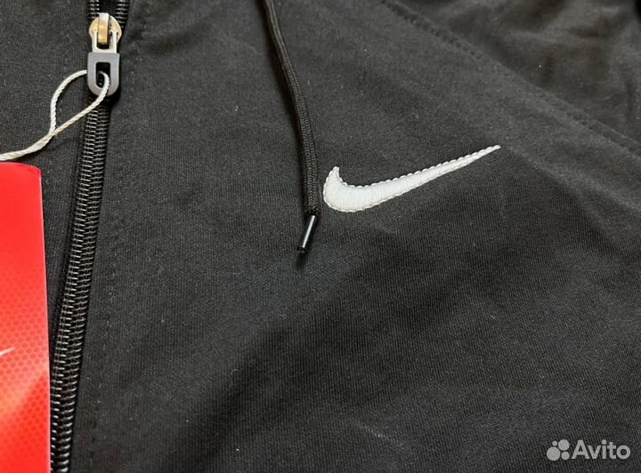 Спортивные костюмы Nike спортивные