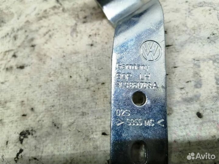 Кронштейн (сопут. товар) VW Passat (B6) 2005-2010