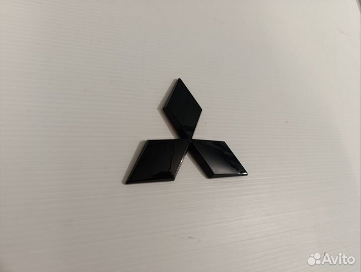 Эмблема mitsubishi 80 мм чёрная