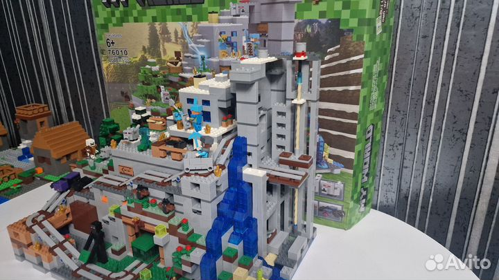Lego minecraft горная пещера