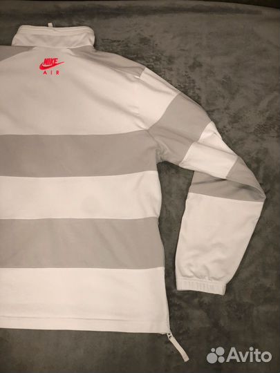 Лонглслив Nike