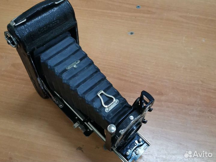 Старинный фотоаппарат