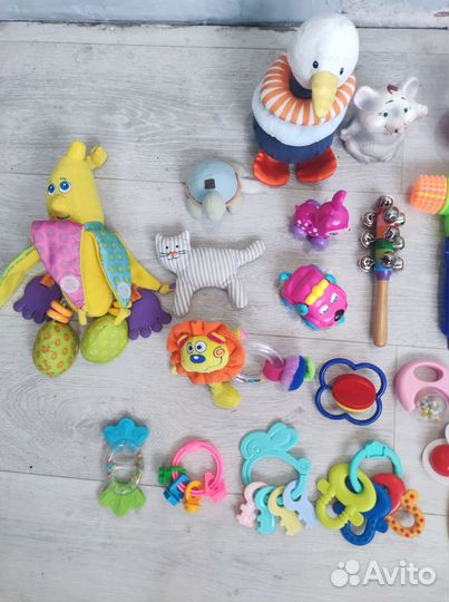 Развивающие игрушки для малышей пакетом