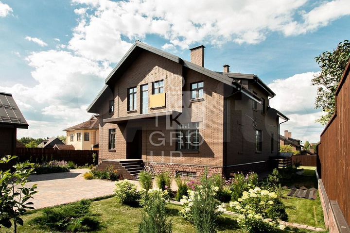 Дом 531 м² на участке 17 сот.