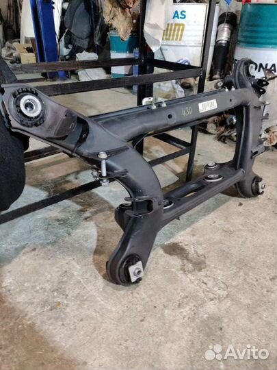 Задний подрамник на Мерседес W212-6.3AMG