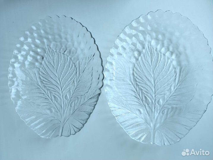 Набор из 2-х салатников, тарелок для закусок