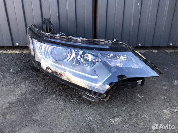 Фара галогеновая передняя правая Mitsubishi