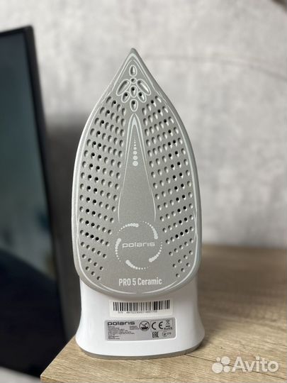 Утюг Polaris PIR 2820