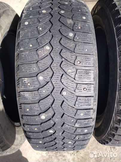 Bridgestone Blizzak Spike-01 215/60 R16 95T