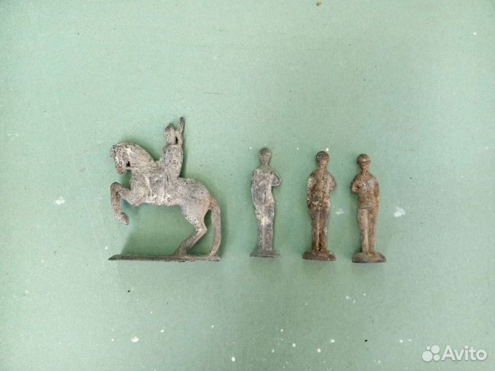 Солдатики пластмассовые