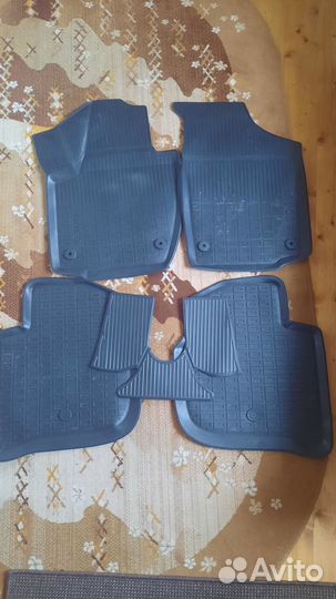 Резиновые и ворсовые коврики для VW polo лифтбек