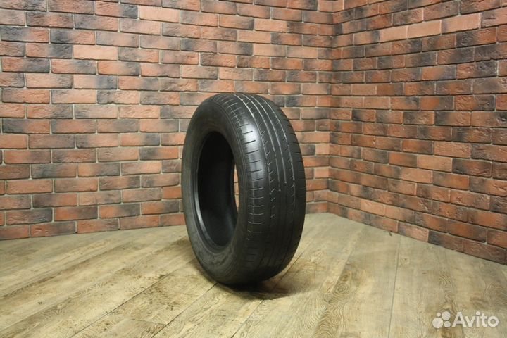 GT Radial Champiro VP1 215/65 R16