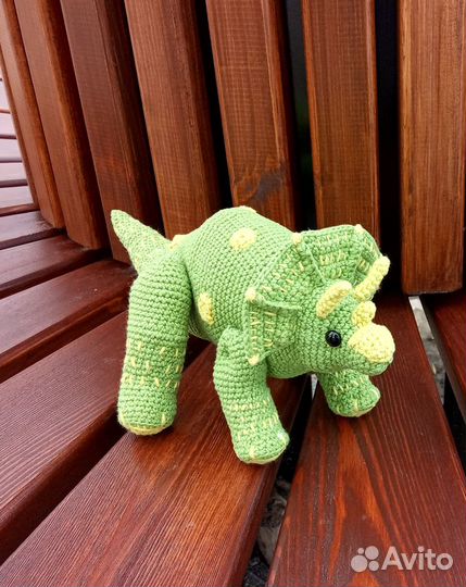 Динозавр трицератопс вязаный крючком