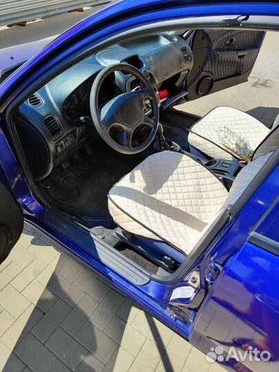 Mitsubishi Carisma 1.6 МТ, 2002, 350 000 км