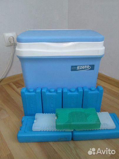 Автомобильный переносной холодильник,с аккумулятор