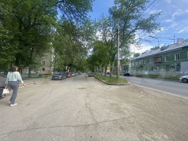 Торговая площадь с отдельным входом и витражами