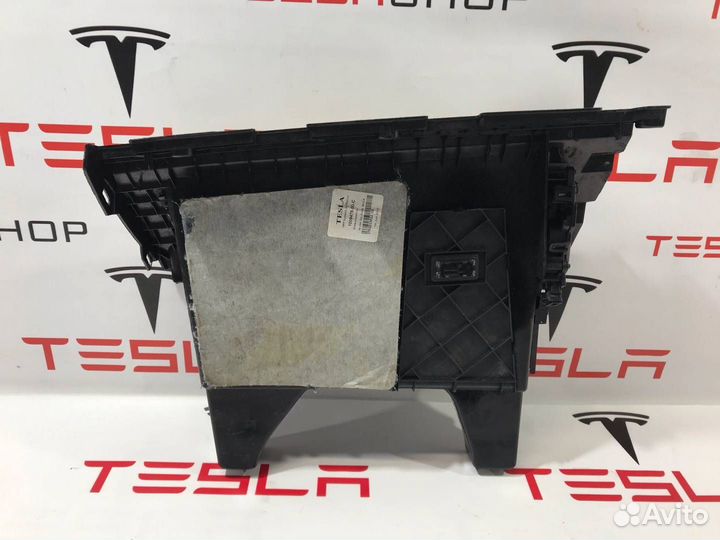 Бардачок Tesla Model S 2013 1035104-00-B