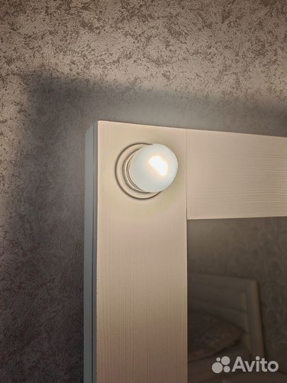 Гримерное зеркало с лампочками напольное