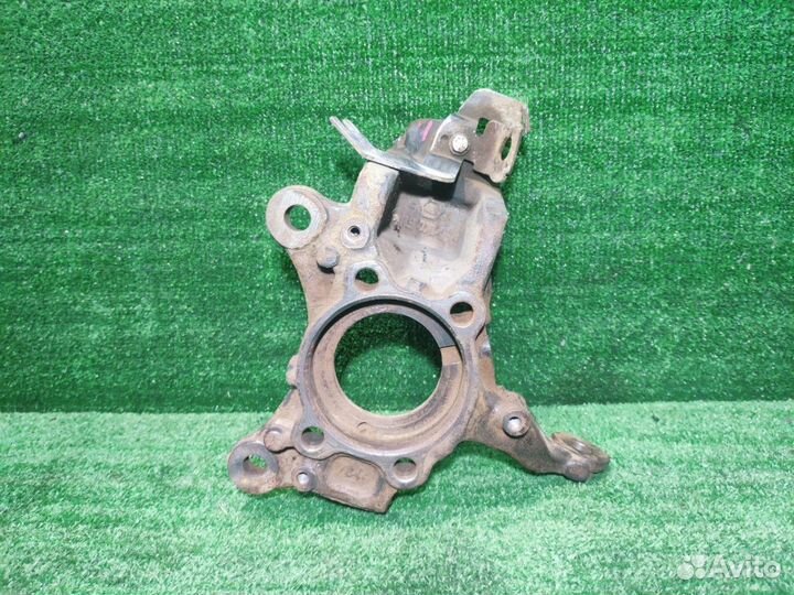 Кулак поворотный передний левый Skoda Octavia A5