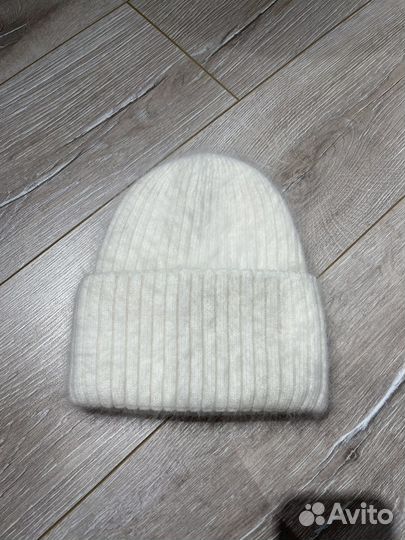 Шапка новая. ангора 80, шерсть 10, акрил 10