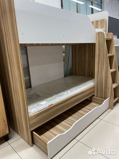 Детская двухярусная кровать