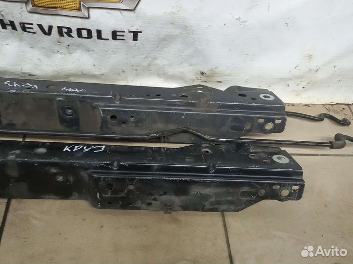 Верхняя планка телевизора Шевроле Круз