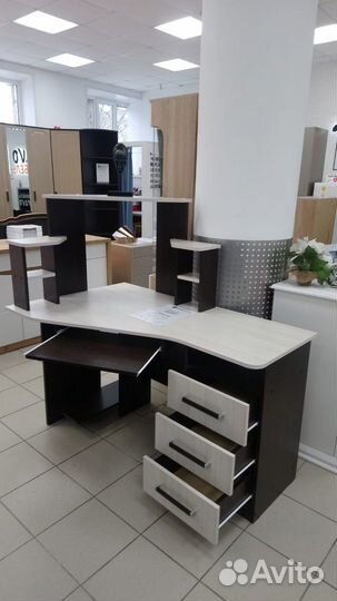 Компьютерный стол 