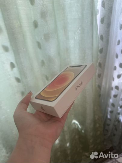 iPhone 12, 64 ГБ