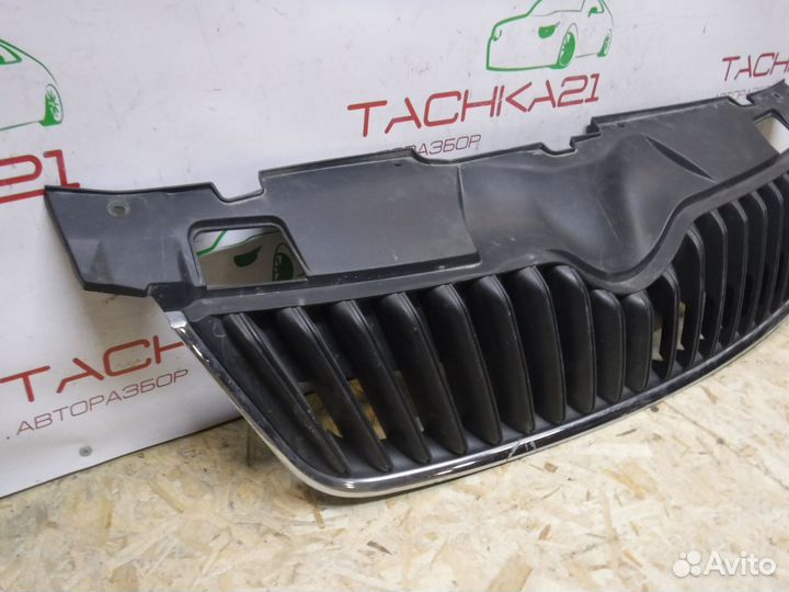Решетка радиатора Skoda Fabia (2010-2015)