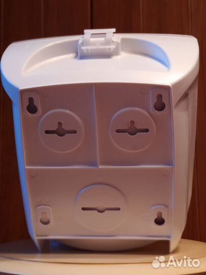 Новый диспенсер (дозатор) для бумажных полотенец