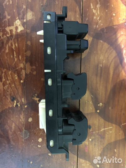 Блок управления стеклоподъемниками Toyota Camry 40