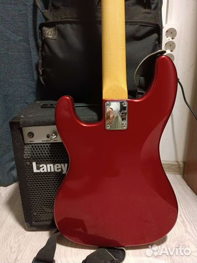 Бас гитара и комбоусилитель