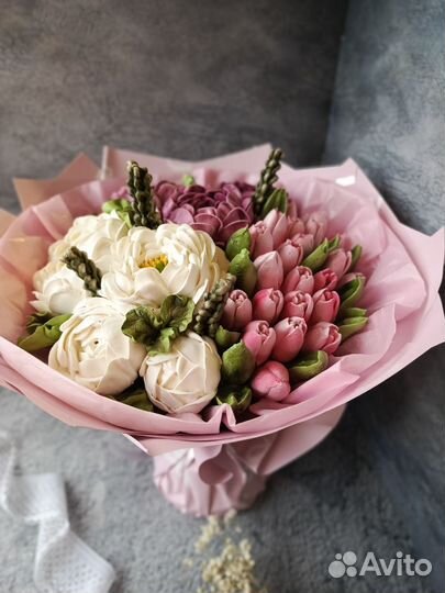 Букет из зефирных цветов. Пионы и тюльпаны