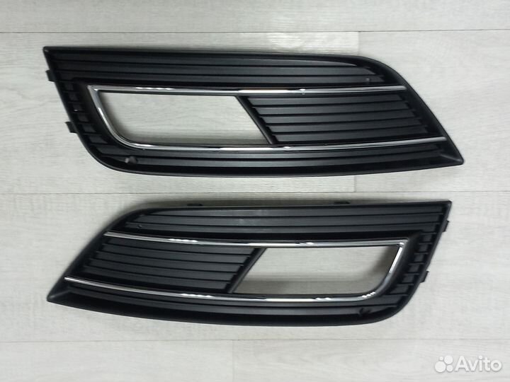 Оправа туманки Audi A4/B8 2011-2015 c хром полосой