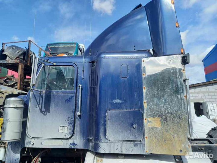 Кабина Freightliner FLD