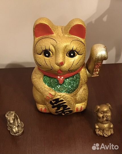 Кот Манэки-нэко. Китайские денежные сувениры